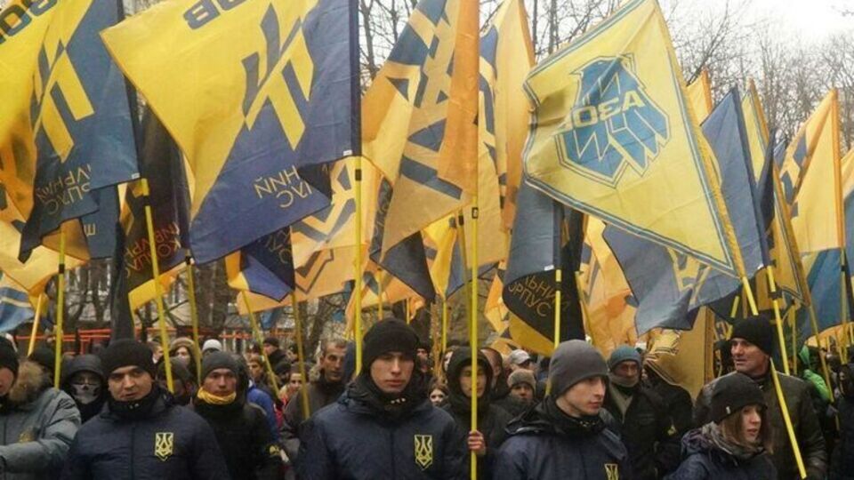 Участники гражданского корпуса "Азов" хотят спросить у президента, когда будет введен безвизовый режим и закончится антитеррористическая операция