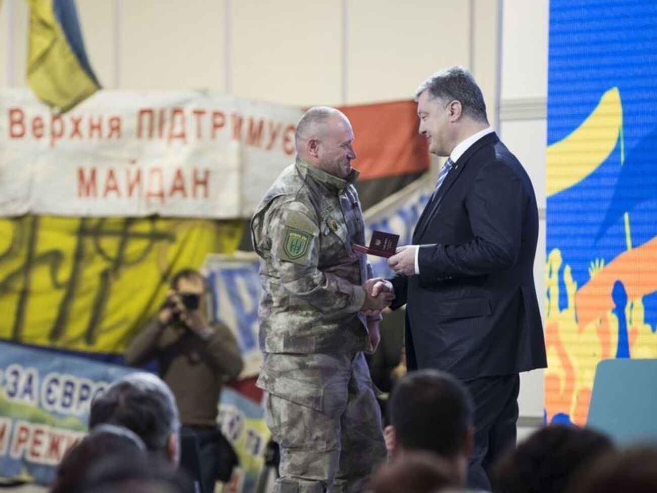 Порошенко наградил Яроша орденом