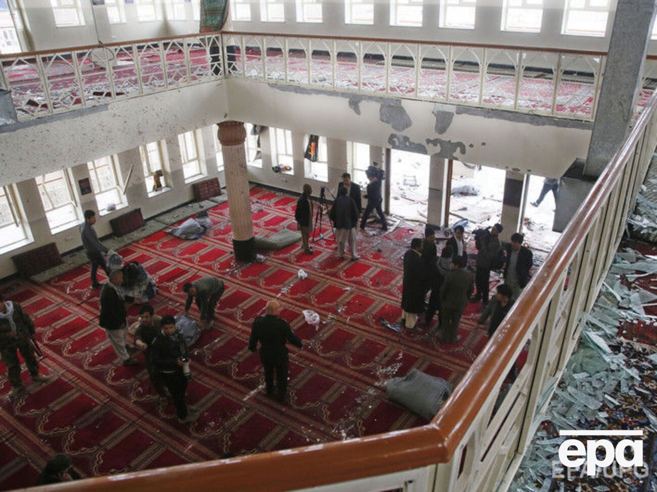 Последствия взрыва в мечети