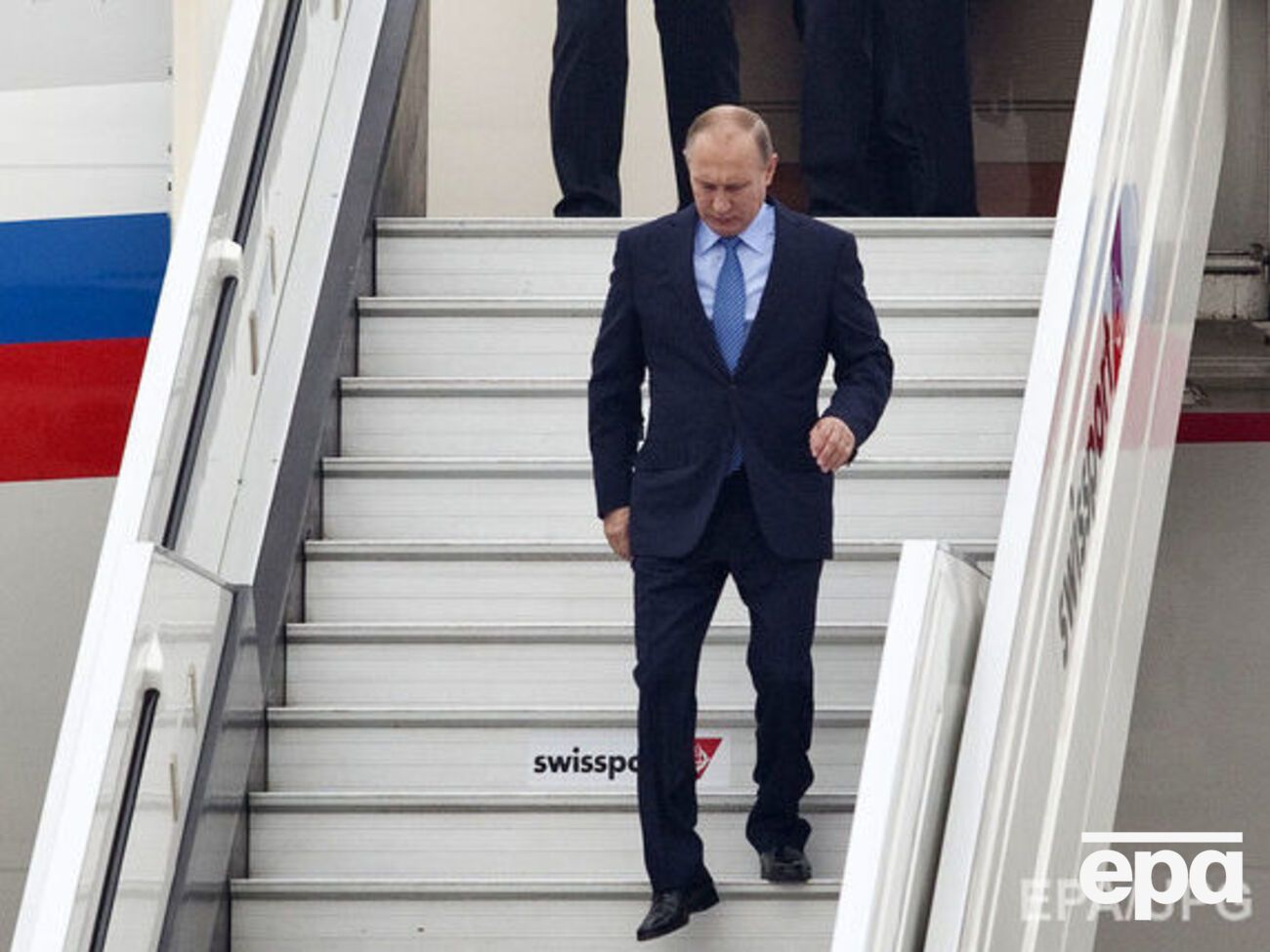 Путин предложил считать швейцарские истребители у российского самолета почетным эскортом