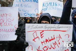 На Майдане отмечают годовщину начала революции