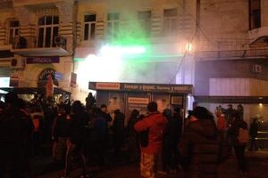 Протестующие у здания "Сбербанка" в центре Киева