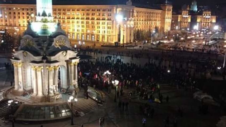 Вечером на Майдане Незалежности в Киеве проходило народное вече