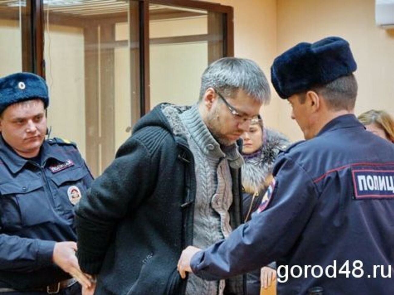 Наручники на священника надели в зале суда после оглашения приговора