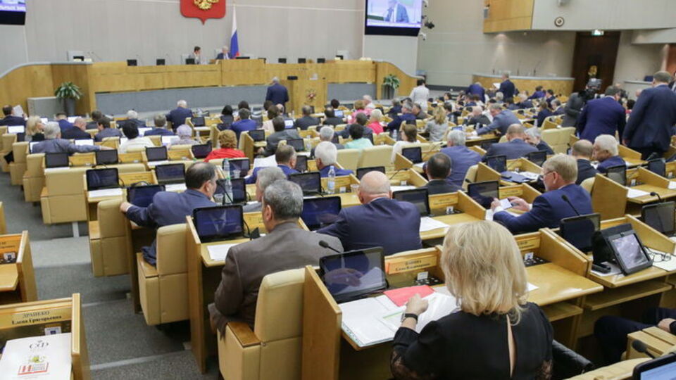 Руководство Госдумы РФ решило отказаться от проведения "капустника" в зале заседаний накануне Нового года
