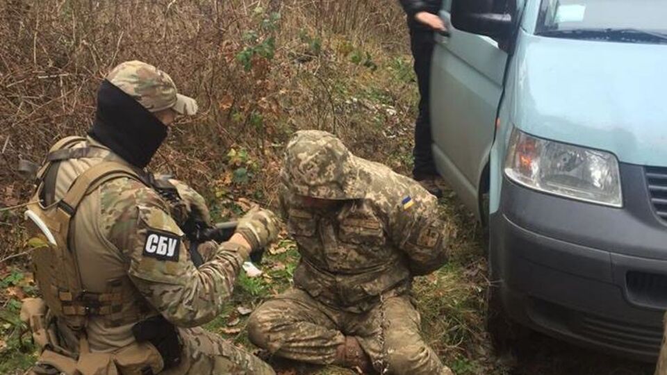 Два капитана попытались продать партию боеприпасов с военных складов