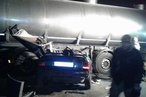 Автоцистерна столкнулась с легковым автомобилем