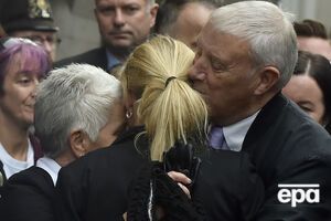 Родители и сестра Джо Кокс после оглашения приговора