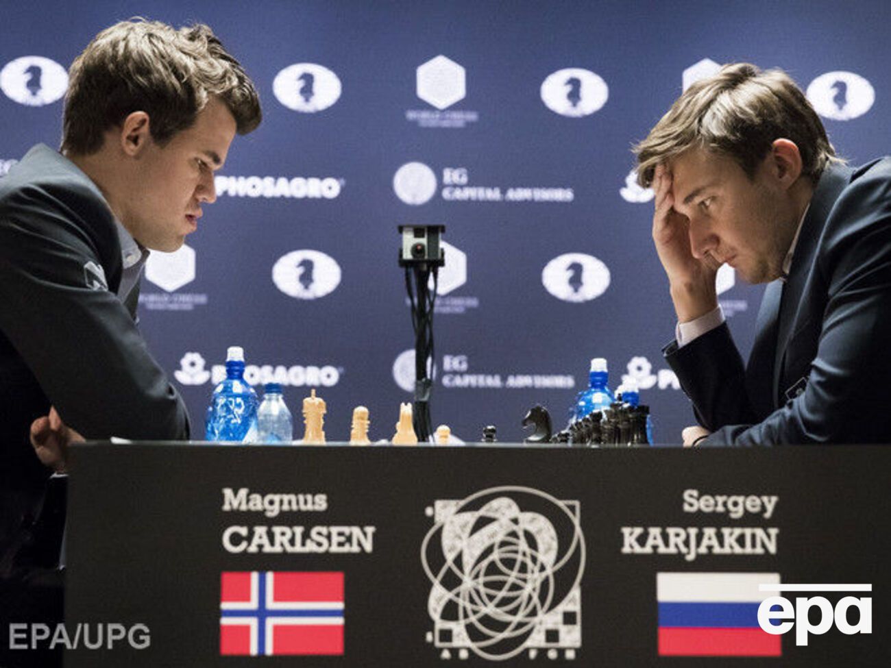 Магнус Карлсен и Сергей Карякин борются за звание чемпиона мира по шахматам