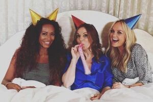 Spice Girls спели новую песню