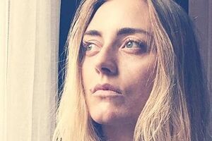 Уайлд нашла способ работать за компьютером с ребенком на руках