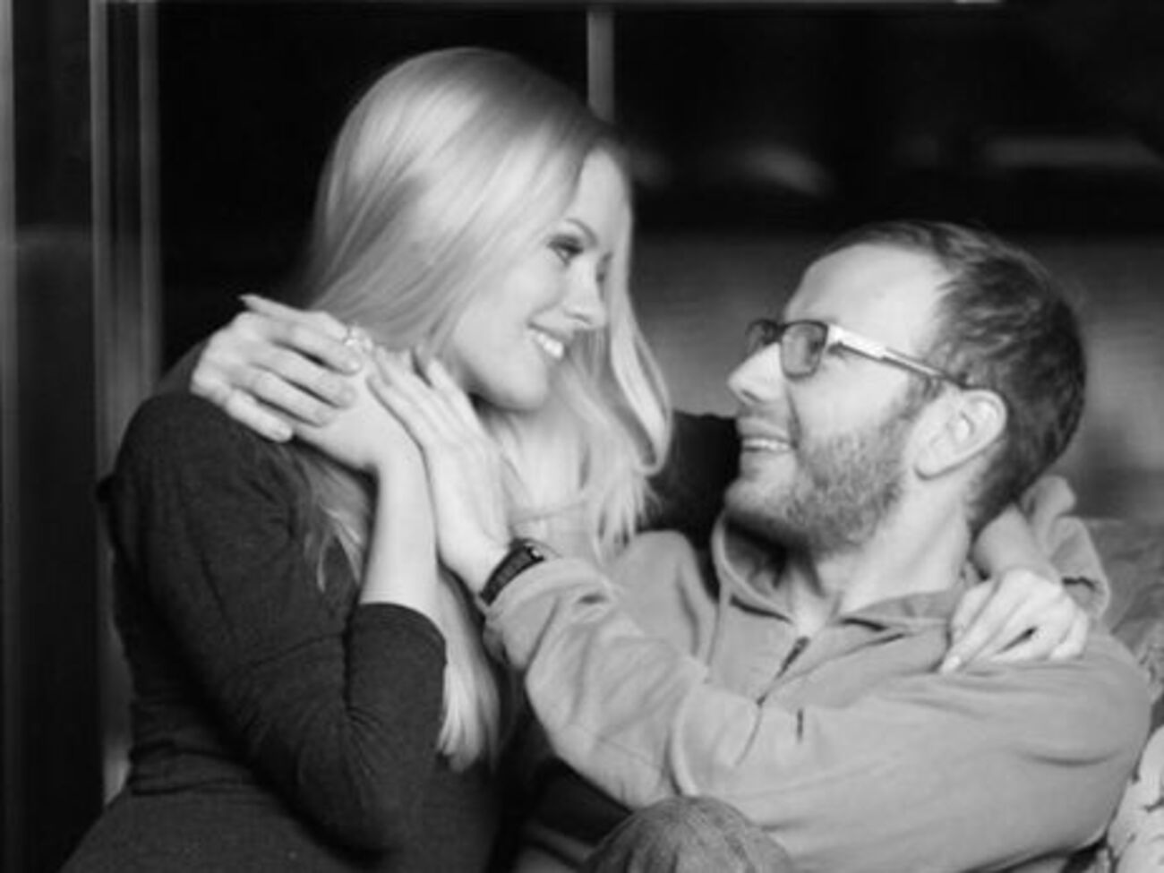 Денис Повалий показал полуобнаженную жену