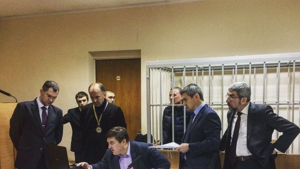 Суд оставил Ефремова под стражей