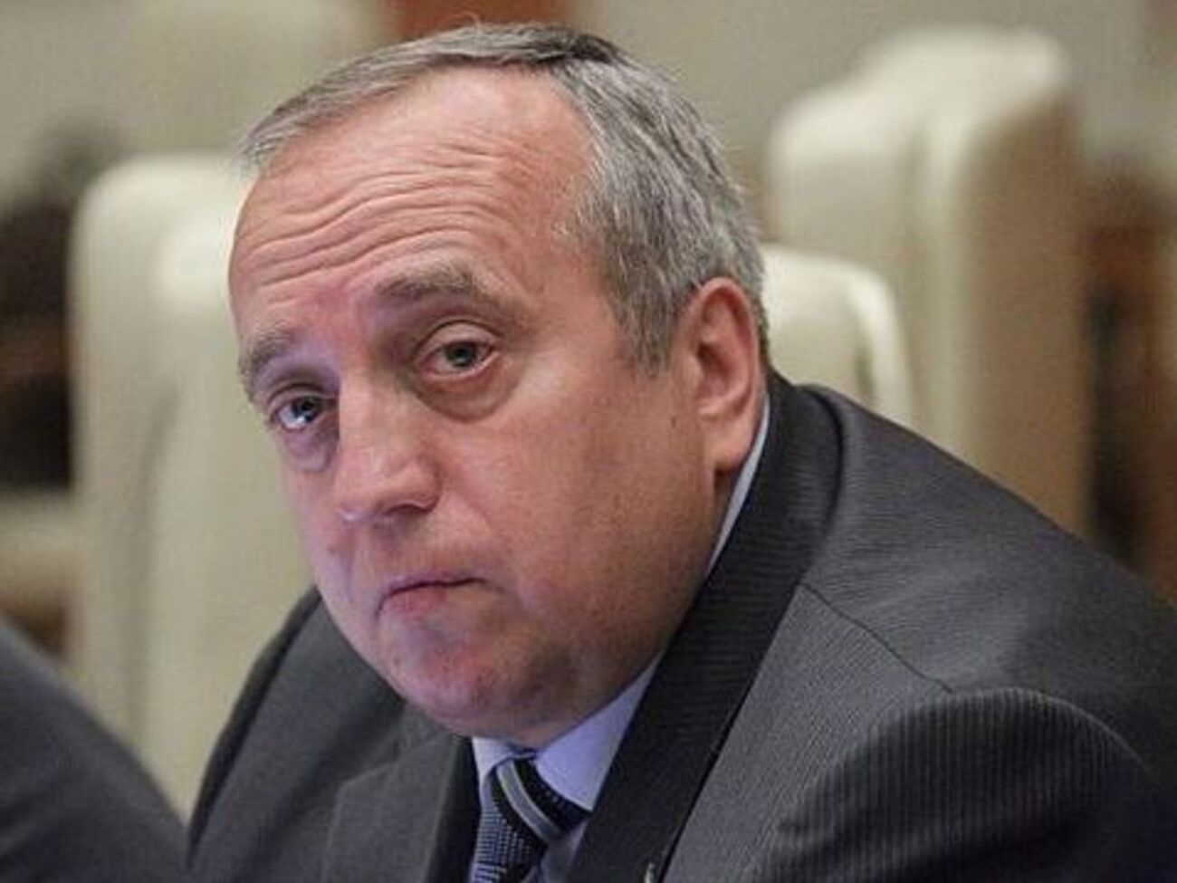Клинцевич уточнил, что под "ядерным оружием" он подразумевает ядерный боеприпас, "который может быть размещен на носителе в наземном стационарном, мобильном, морском и воздушном оружии"
