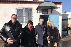 Джемилева встретили адвокат, мать и жена