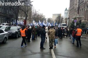 Под зданием НБУ продолжаются митинги
