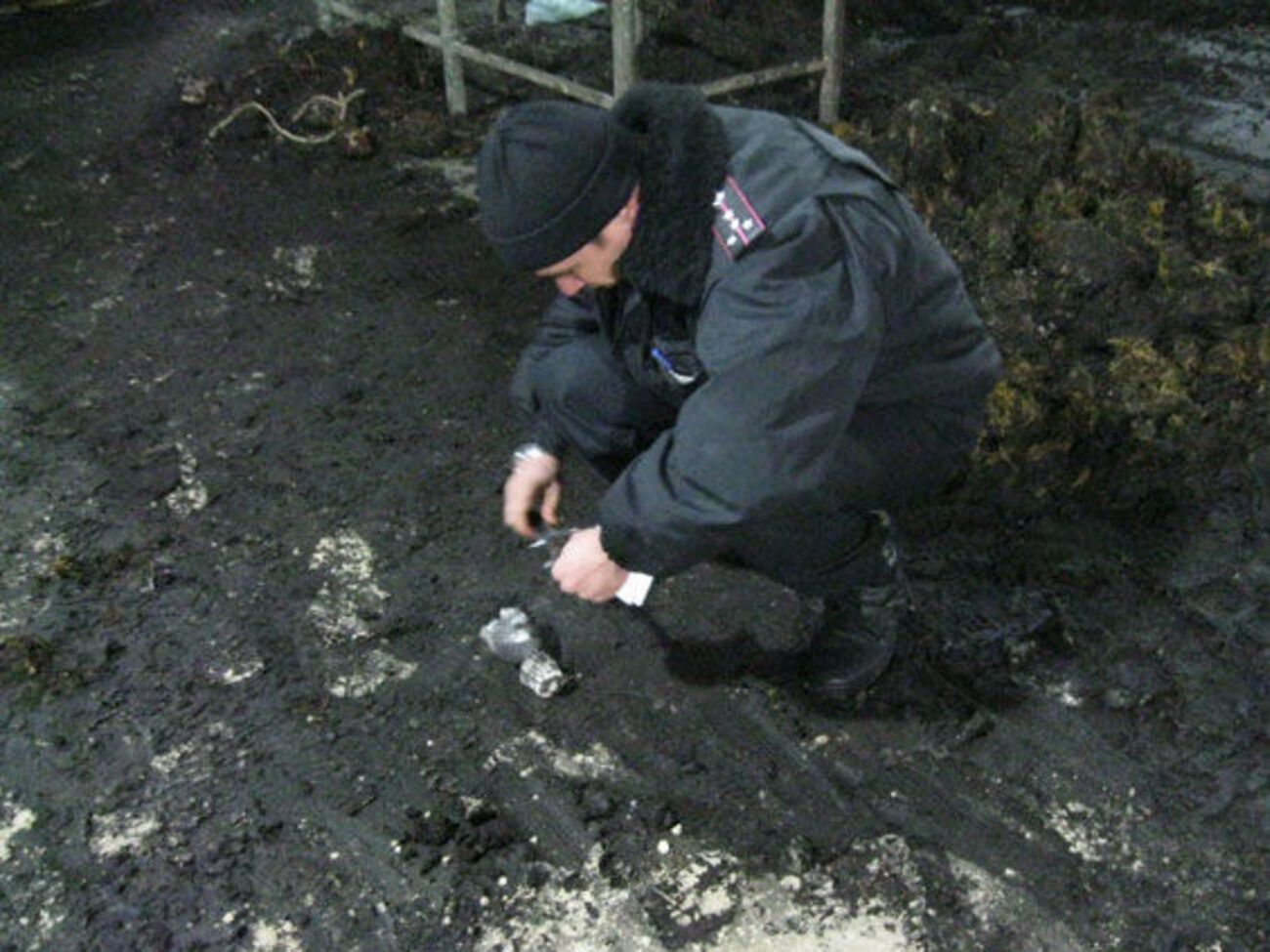 Правоохранители изучают место взрыва на территории химзавода в Чернигове