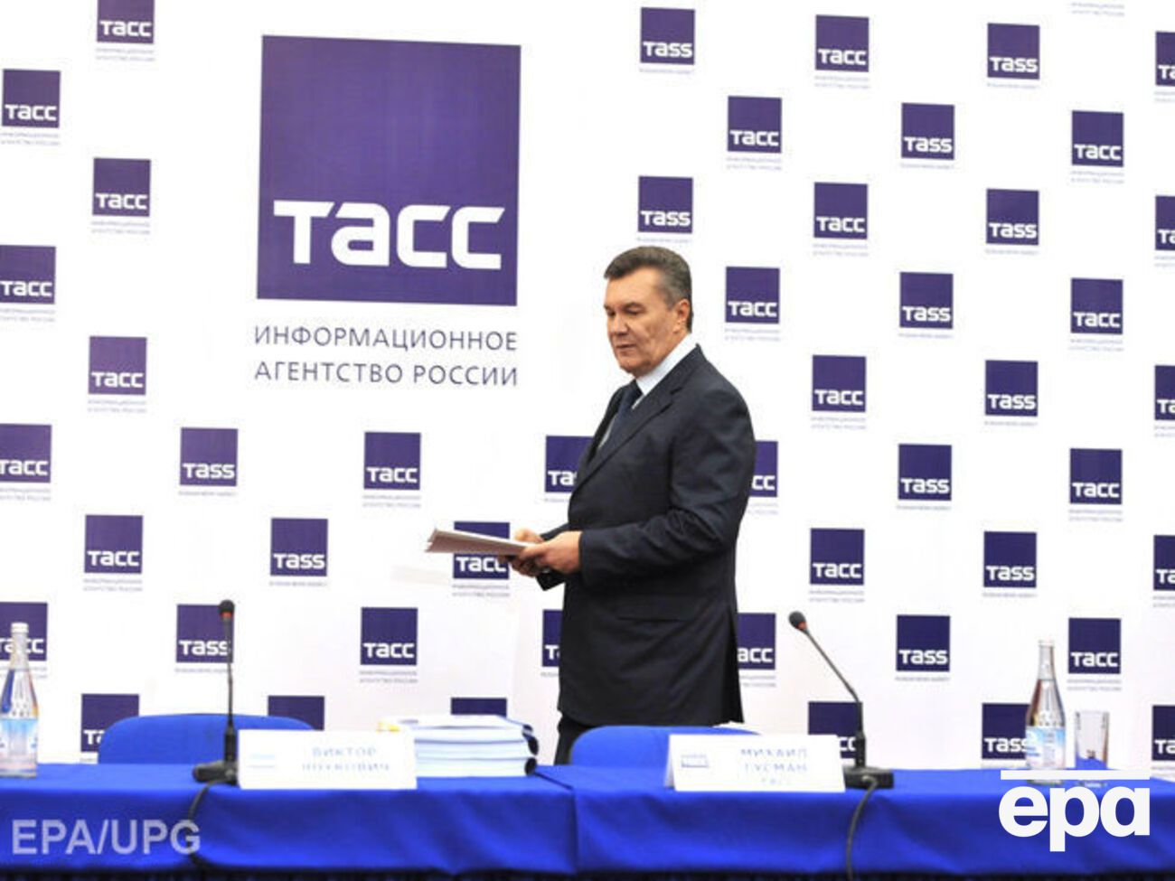 Янукович после несостоявшегося допроса провел пресс-конференцию