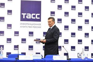 Янукович после несостоявшегося допроса провел пресс-конференцию