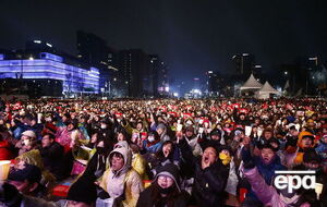 В Южной Корее люди пятые выходные подряд выходят на массовые протесты против президента. Фоторепортаж