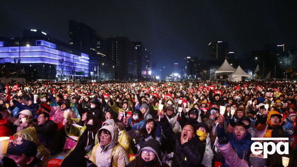 В Южной Корее люди пятые выходные подряд выходят на массовые протесты против президента. Фоторепортаж