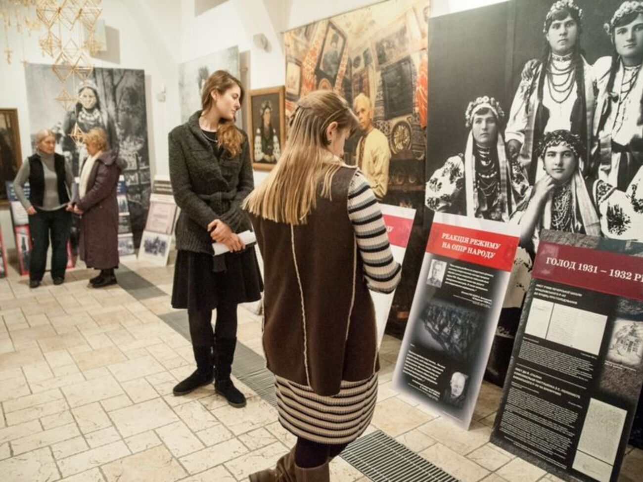 Выставку ко Дню памяти жертв Голодоморов открыли в столице