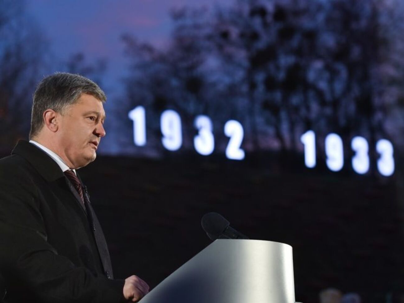 Порошенко поручил дипломатам активизировать усилия по признанию Голодомора геноцидом украинцев