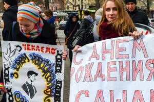 Активисты в Киеве акцией отметили день рождения Кольченко