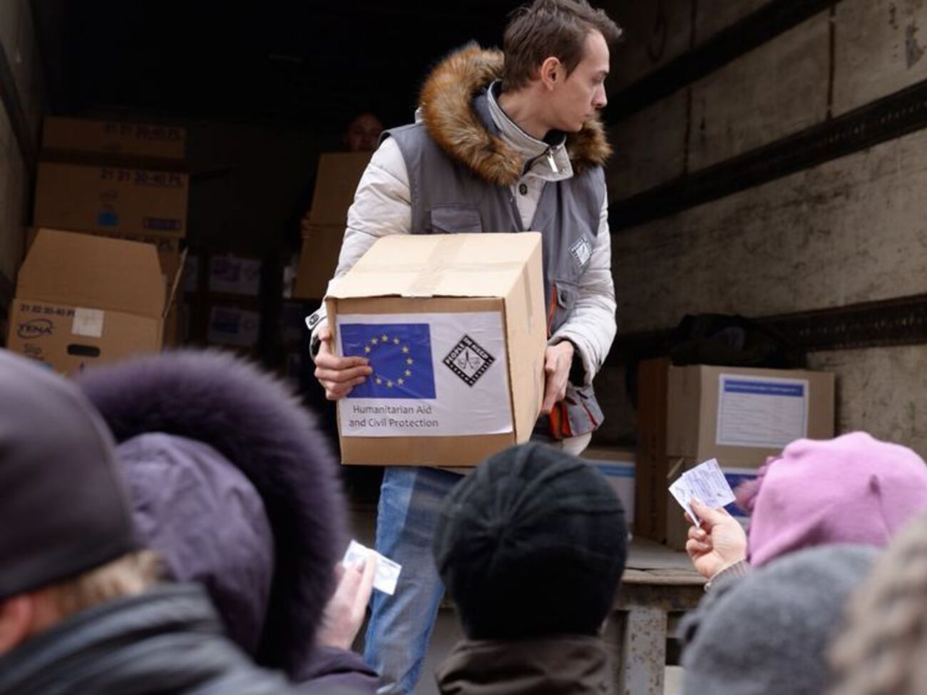 Организация помогала нуждающимся продуктами, водой, восстанавливала разрушенные дома