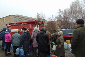 Воду в Торецк привозят в автоцистернах
