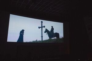 В основе сюжета фильма – история о любви двух молодых людей, которая разворачивается на фоне Голодомора и сталинских репрессий в Украине