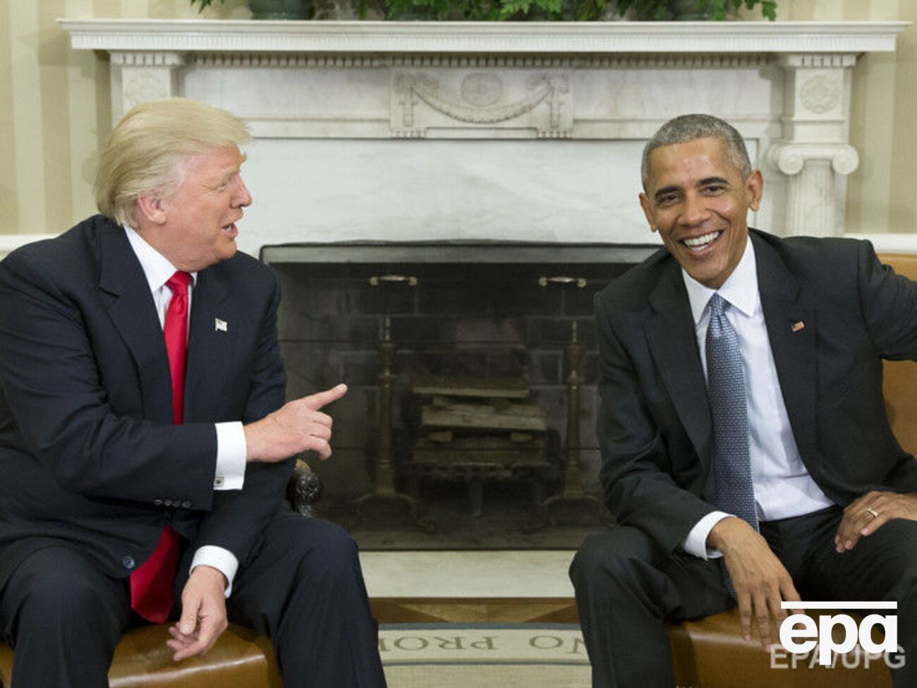 По словам Конвей, вчера Обама (на фото справа) и Трамп общались на протяжении 45 минут