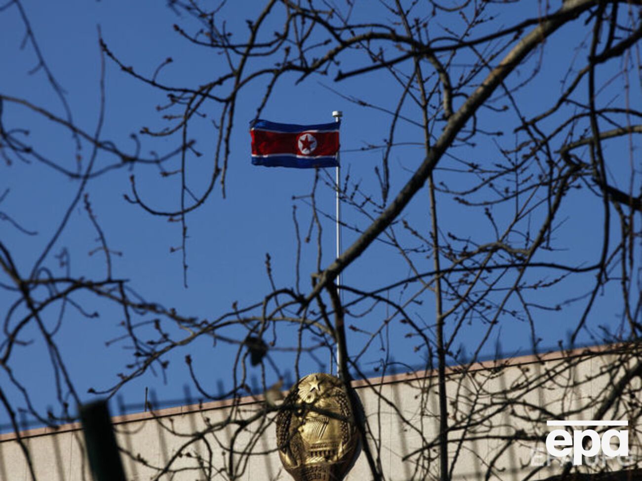 В связи с трауром будут приспущены государственные флаги