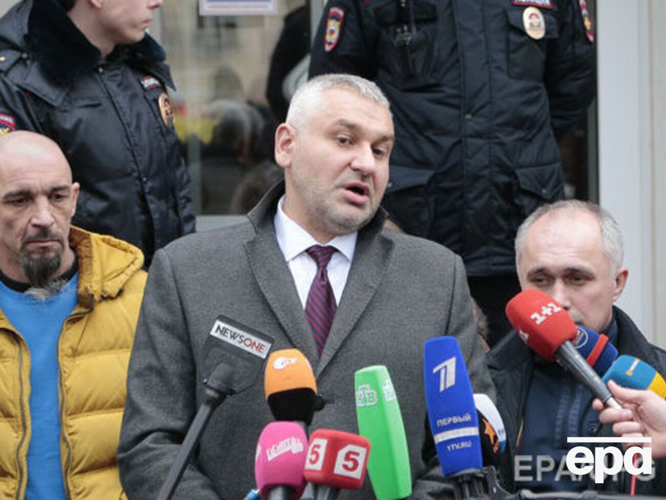 Фейгин считает, что меру пресечения Сущенко продлят