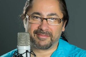 Алексей Лебединский убежден, что, побывав в России, западный обыватель осознает<span>, какая райская жизнь в Европе, где все решаемо, где люди не боятся выходить на протест, потому что никому в голову не придет в них стрелять или сажать в тюрьму по липовы