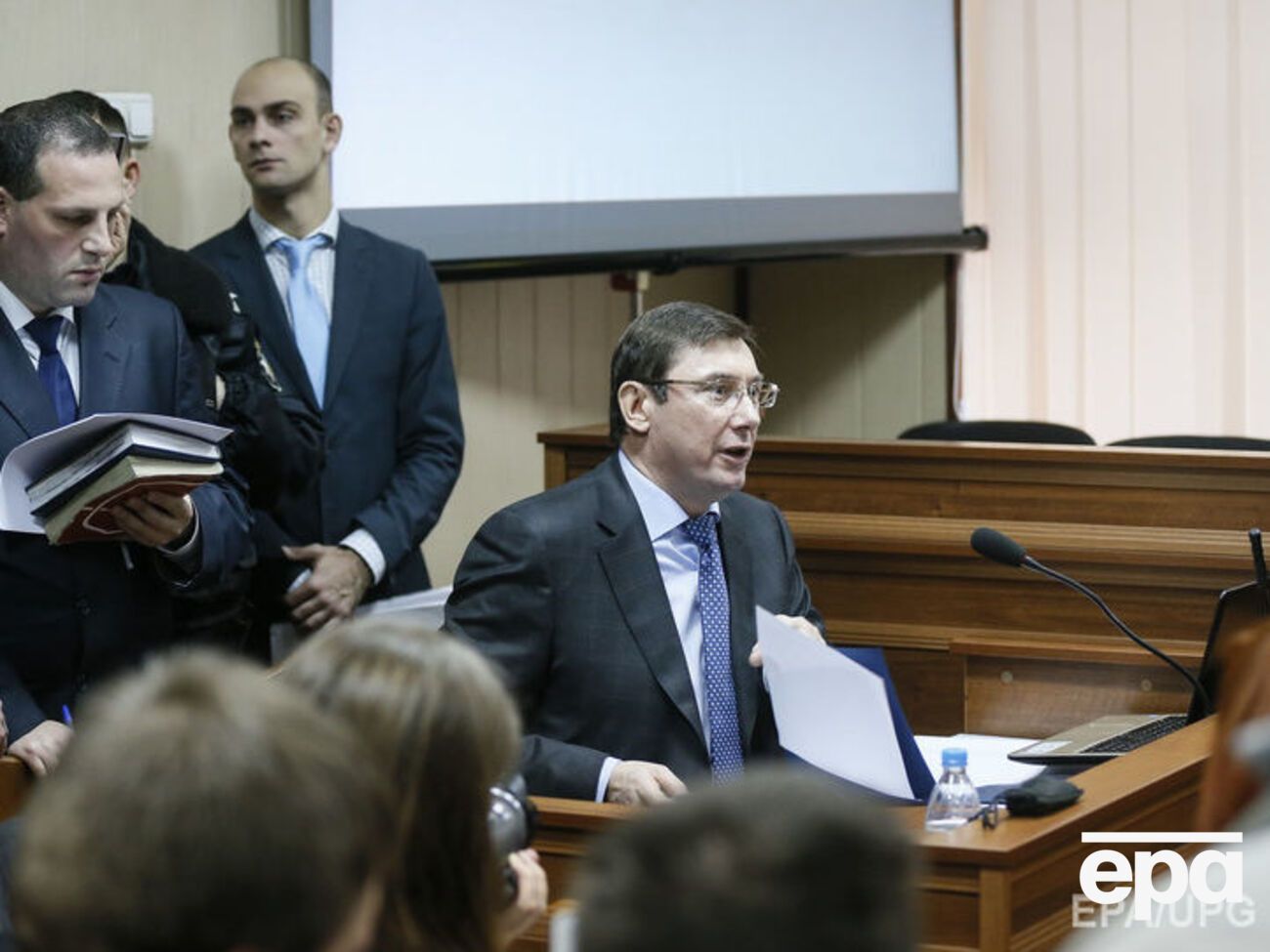 Луценко уверен, что Янукович слышал уведомление о подозрении в госизмене