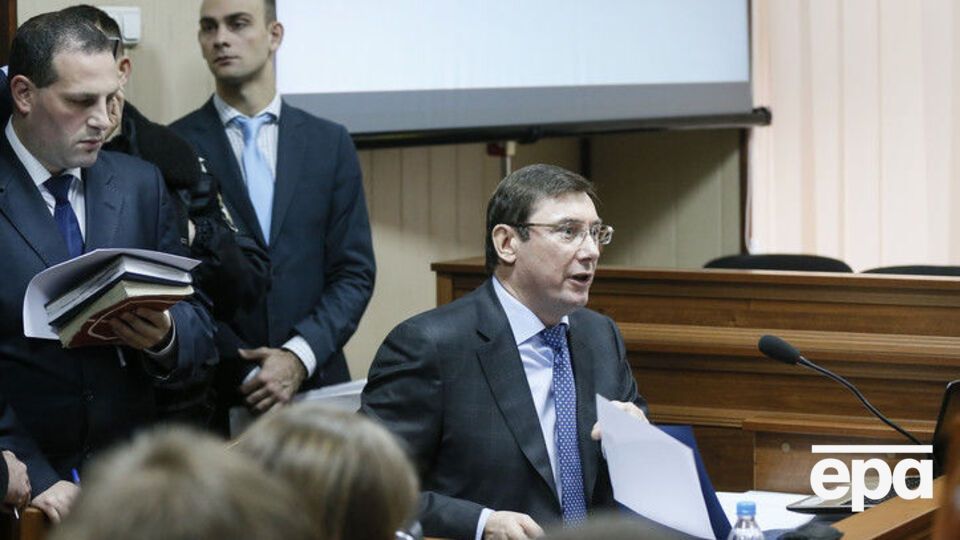 Луценко зачитал текст подозрения Януковичу
