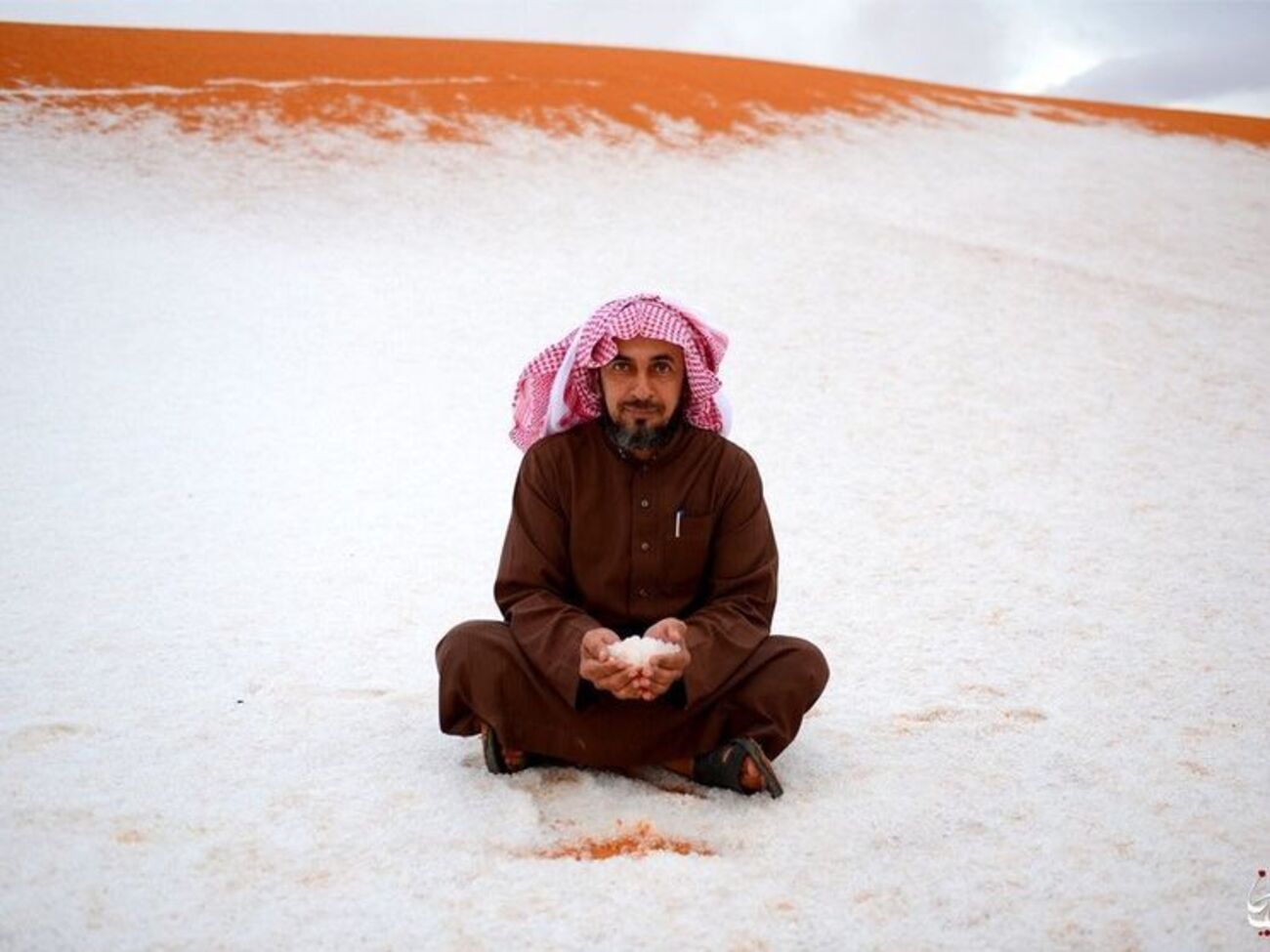 Снег накрыл пустыню