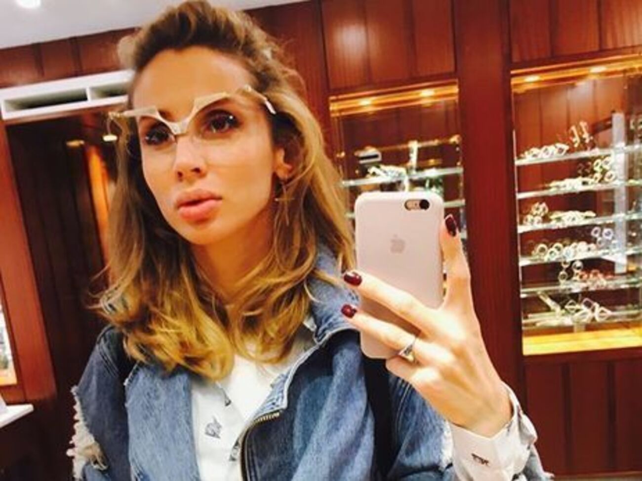 Loboda: Моя любимая мамочка, сегодня хороший день для того, чтобы сказать, как ценю и люблю тебя, как благодарна тебе за помощь и твою заботу