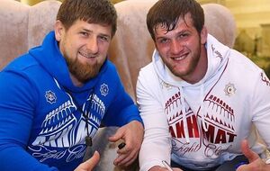 Эдилов (на фото справа) поблагодарил Кадырова за "доброе участие" в его жизни