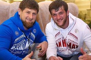 Эдилов (на фото справа) поблагодарил Кадырова за "доброе участие" в его жизни