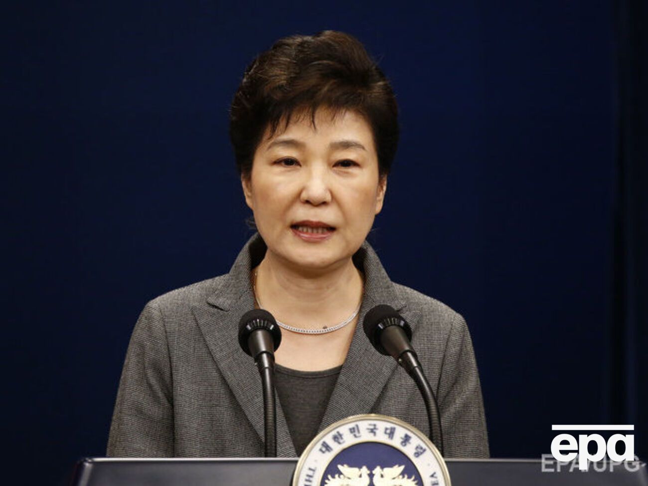 Пак Кын Хе выступила с телеобращением, в котором заявила о готовности покинуть должность