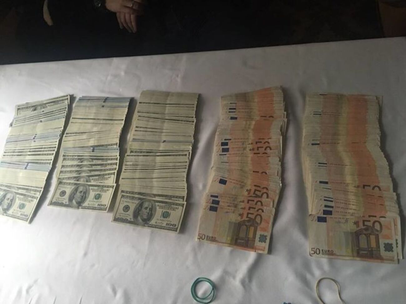 Сотрудники СБУ изъяли сумму денег, эквивалентную почти двум миллионам гривен