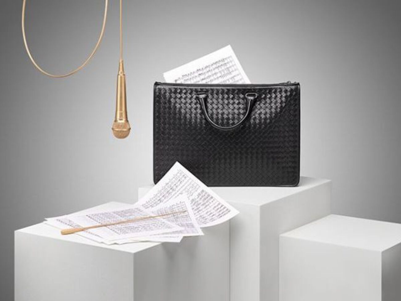 Мелодию произвели с помощью звуков, полученных посредством продукции бренда