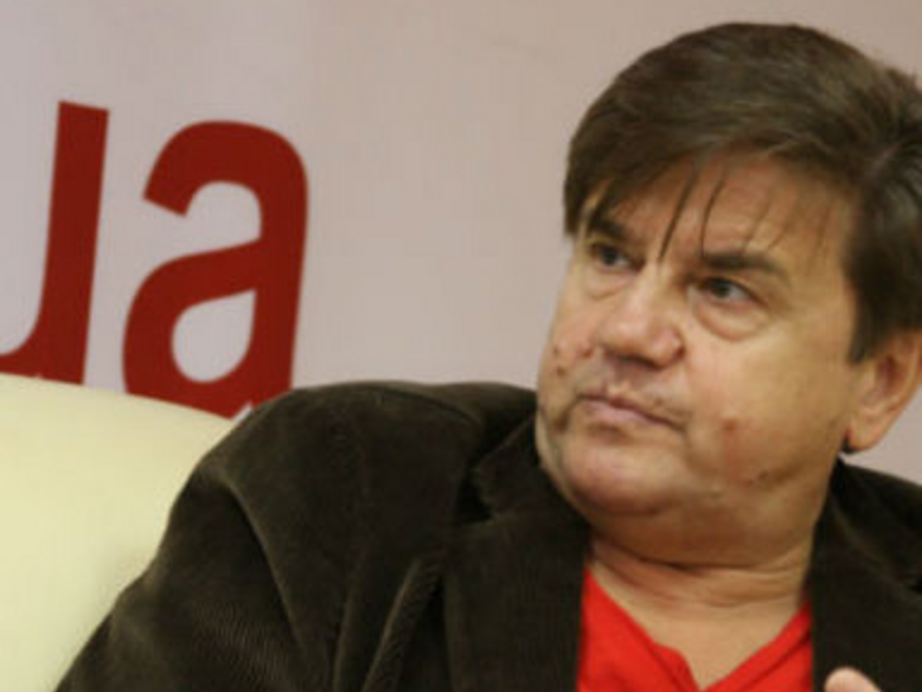 Карасев считает, что поскольку Ефремов не сбежал из Украины, это означает, что доказательств против него у следствия мало