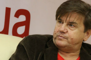 Карасев считает, что поскольку Ефремов не сбежал из Украины, это означает, что доказательств против него у следствия мало