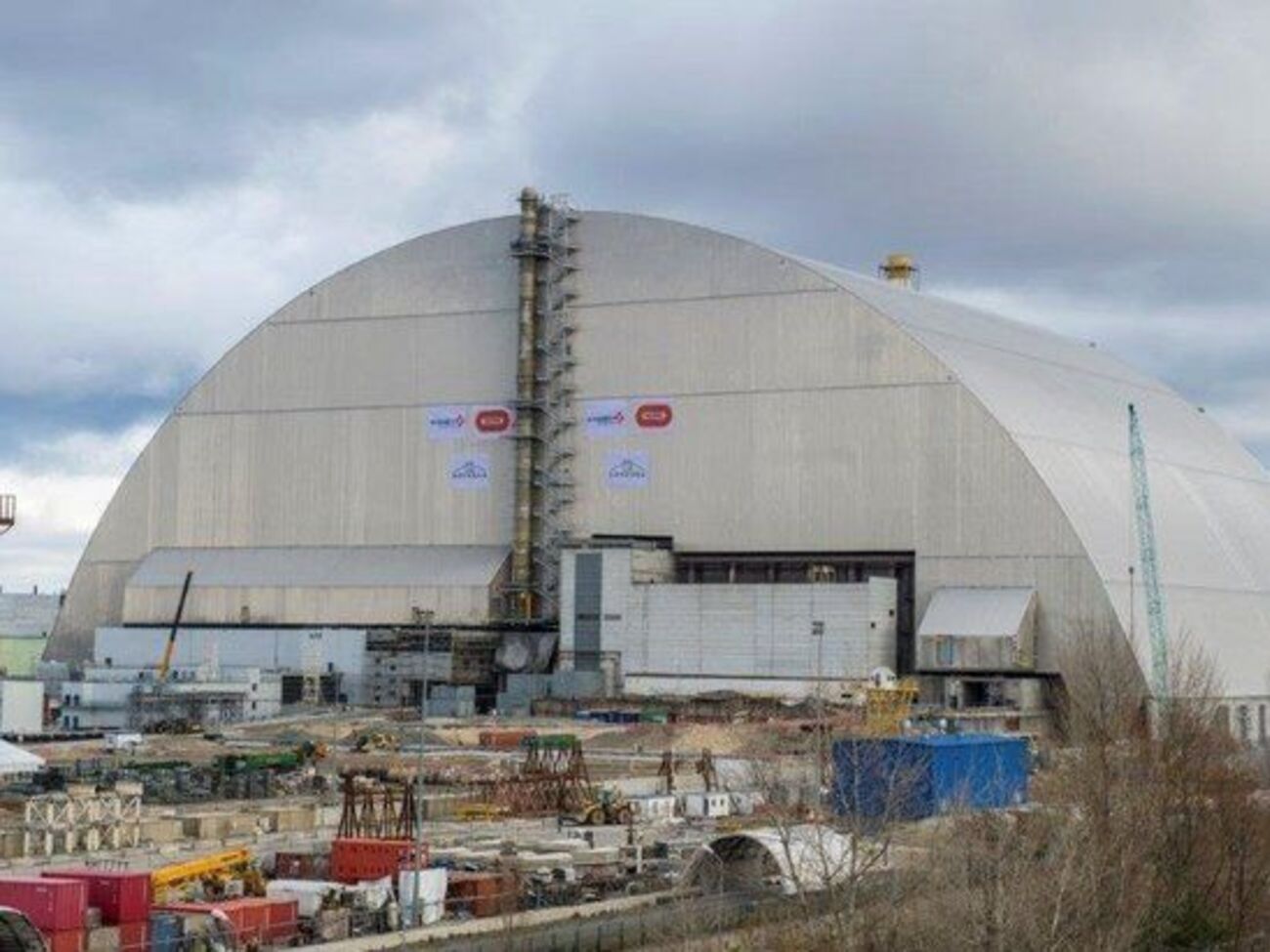 Четвертый энергоблок накрыли новой защитной аркой