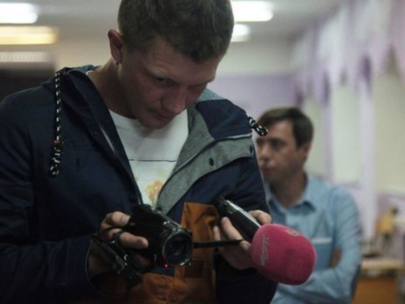 Сергей Ерженков говорит, что его и его коллегу в оккупированном Донецке пришли задерживать пять человек