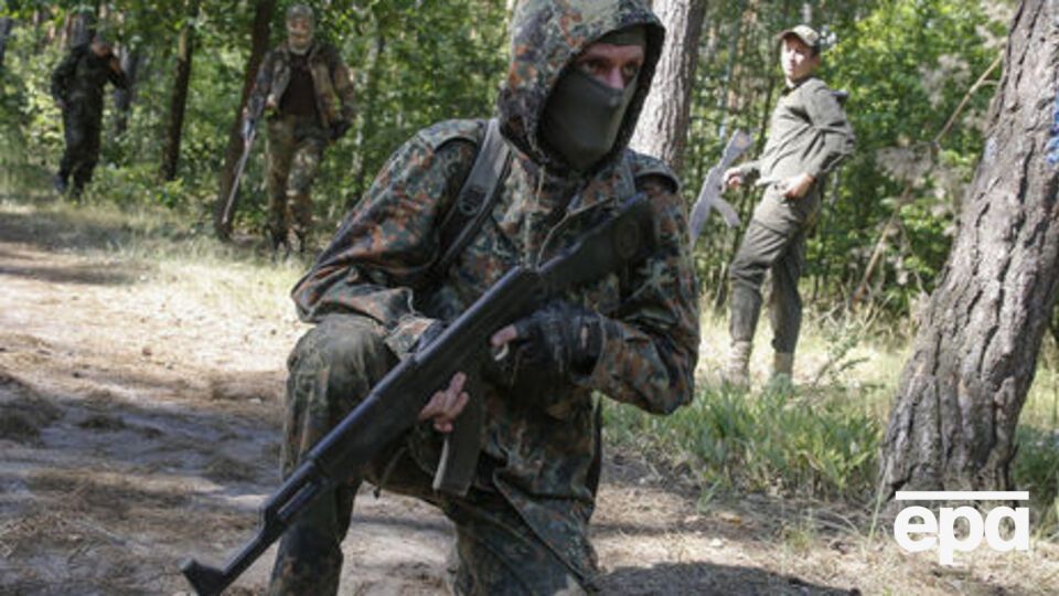 Около 9000 военных находятся на админгранице Крыма с континентальной Украиной