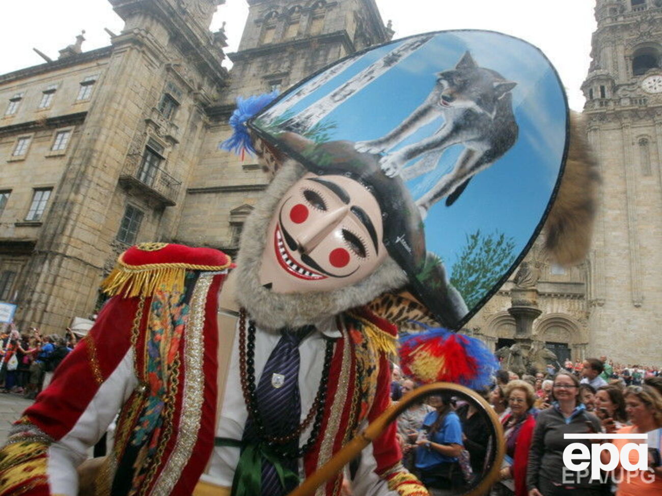 От таможенного контроля пытались скрыть карнавальные костюмы и игрушки